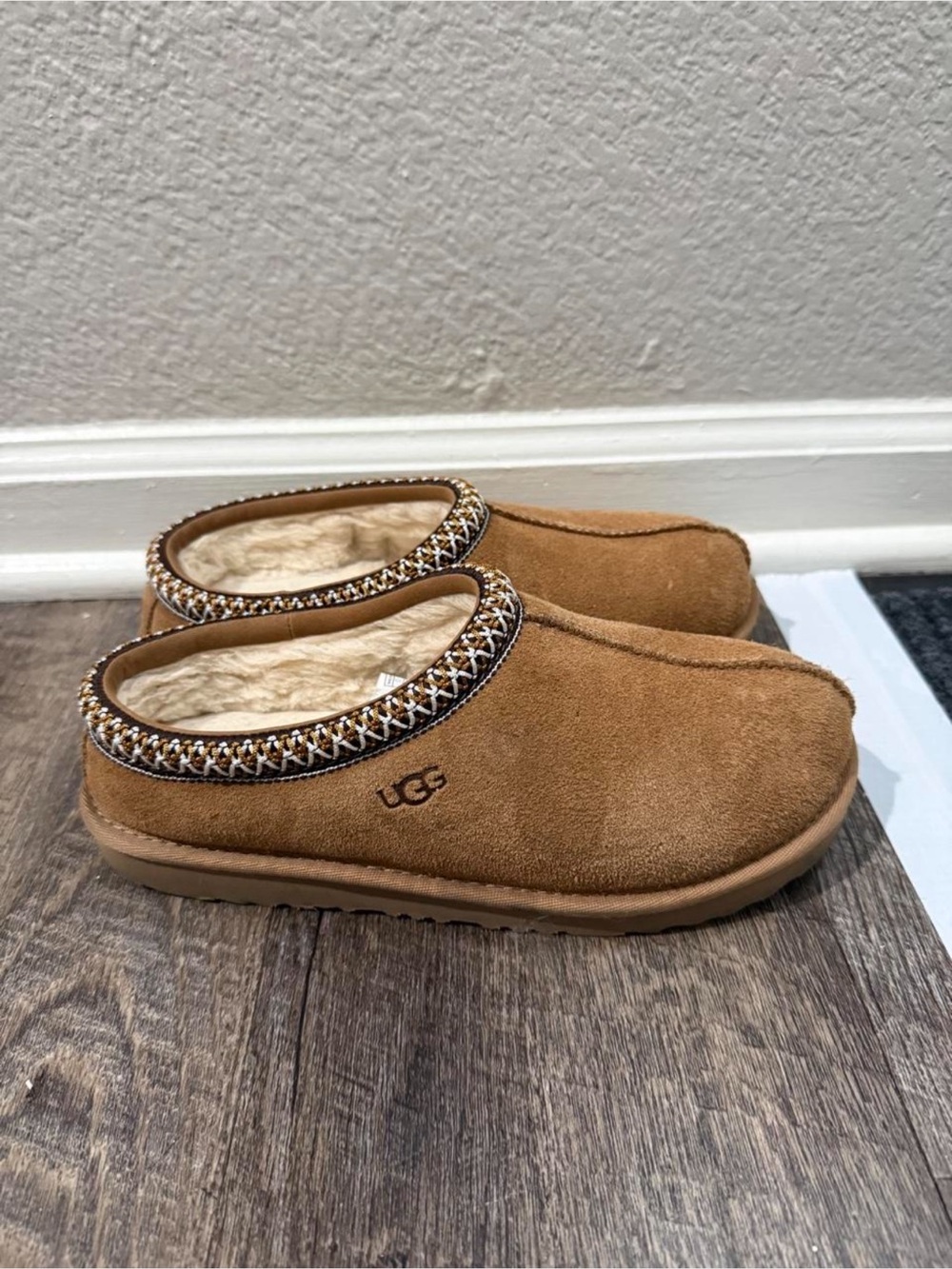 Women UGG Tasman Mule in Chestnut Brown Size 7